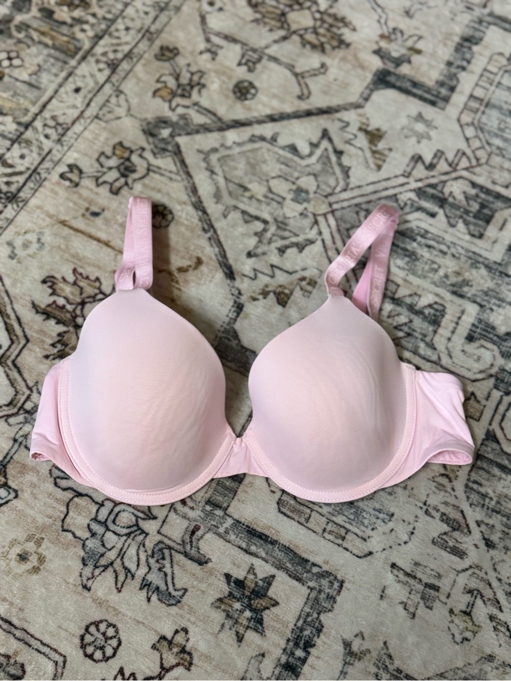 Victoria's Secret Light Pink Smooth Molded T-Shirt Bra